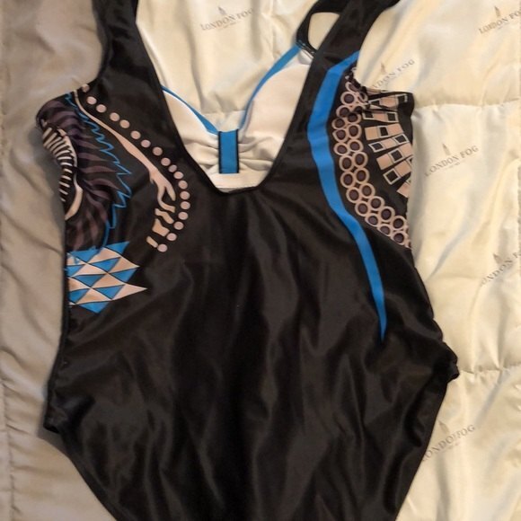 One piece bathing suit size medium - Picture 4 of 8